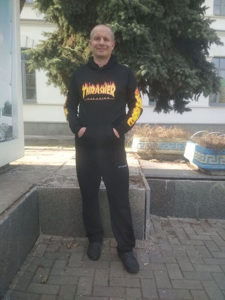  26102770  Alex, 44 ,    