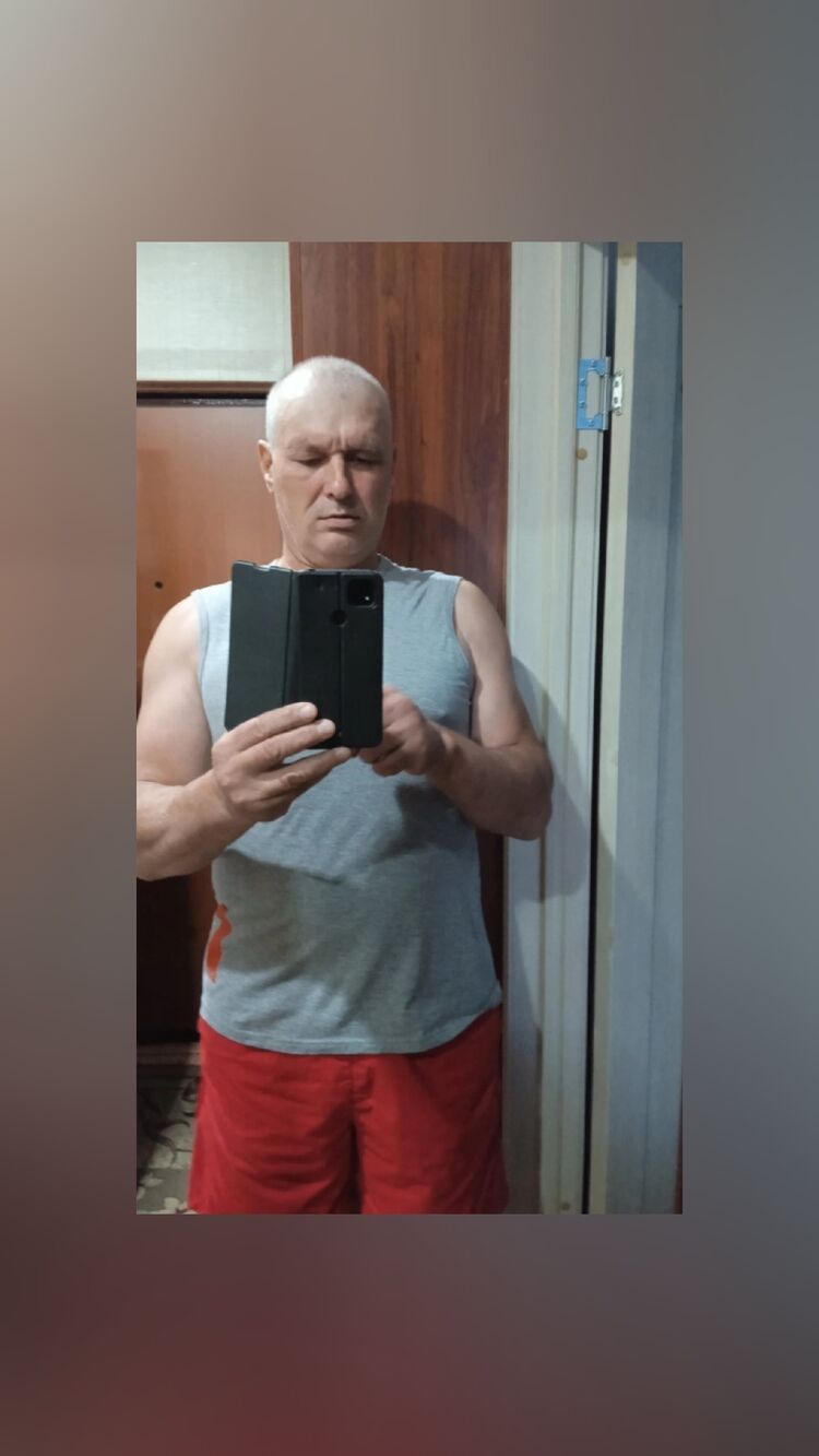  32367880  Oleg, 59 ,    