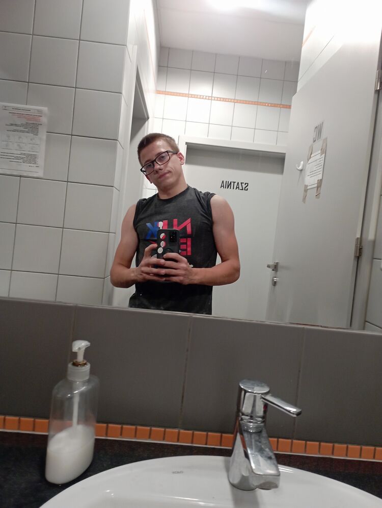  44246600  Vitalik, 19 ,    Dedinka Pri Dunaji