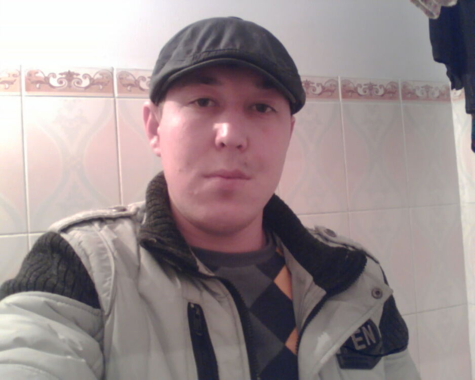  ,   Robert, 32 ,   