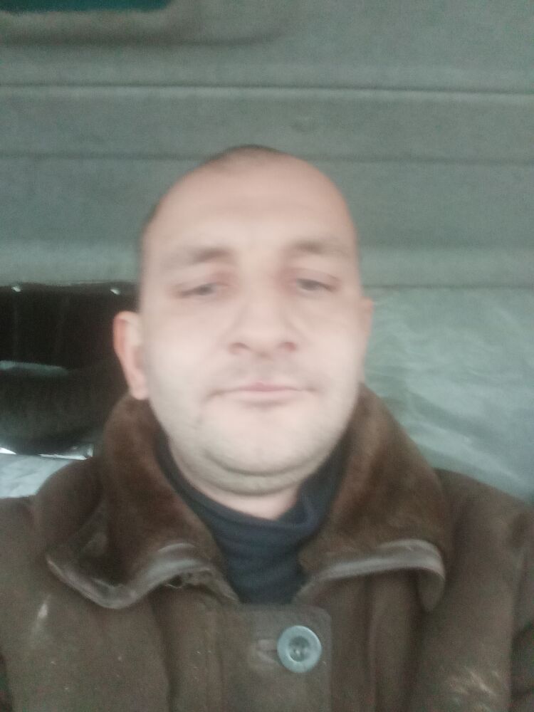 49033050  Pavel, 34 ,    