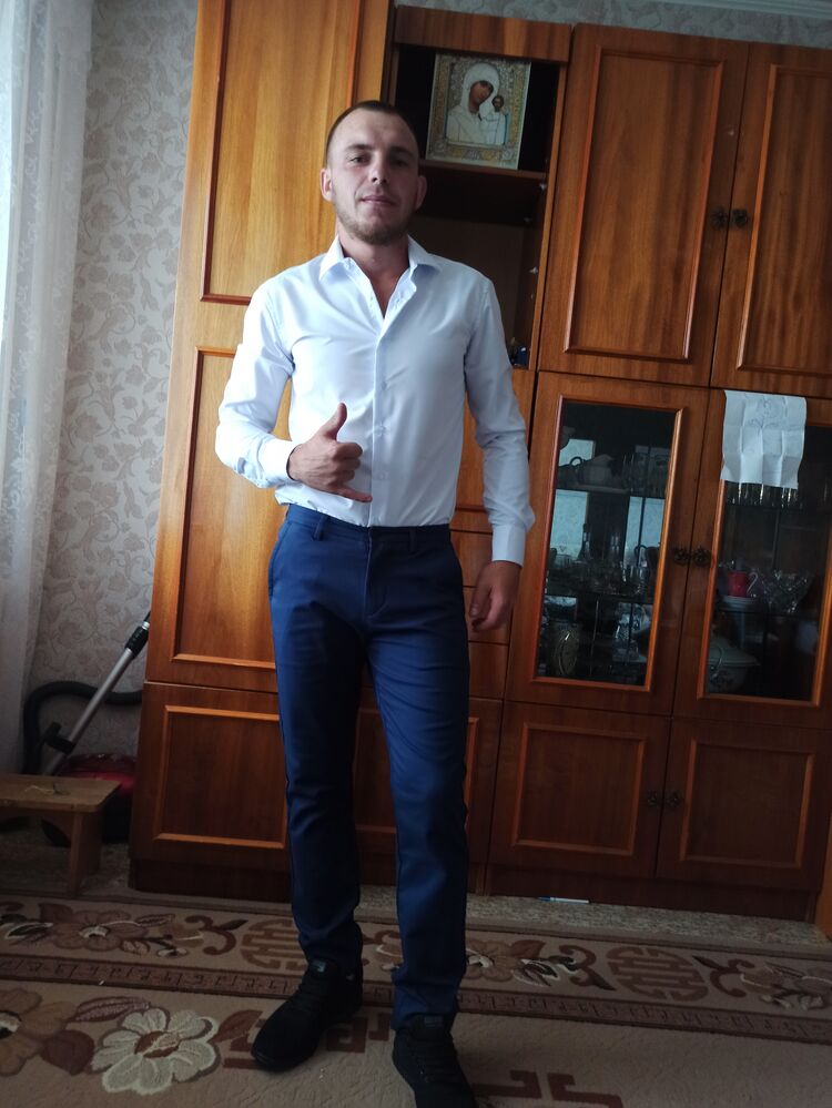  37797770  Sergey, 23 ,    --