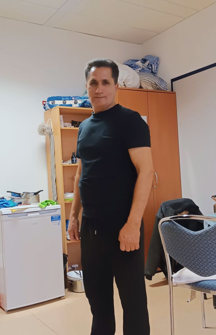  49866750  Fatih, 51 ,    Sheffield