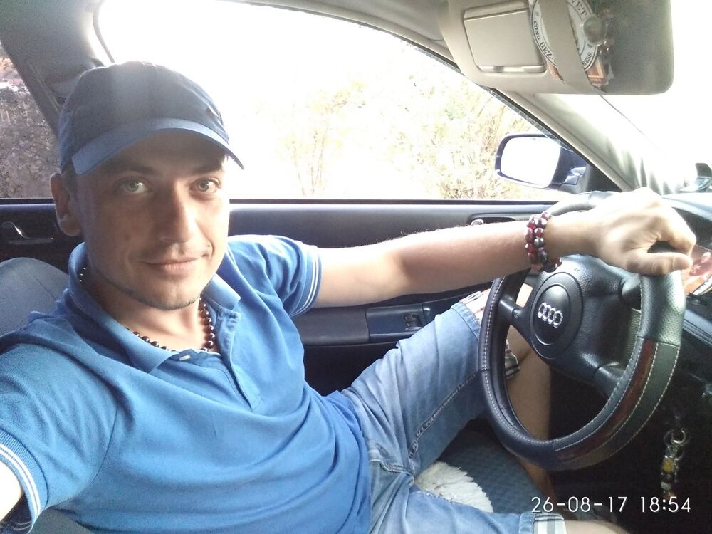  ,   Alex, 41 ,   