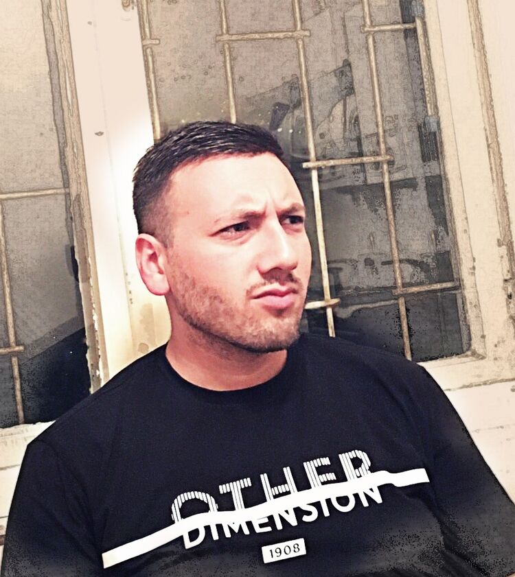  28585130  Diego, 32 ,    