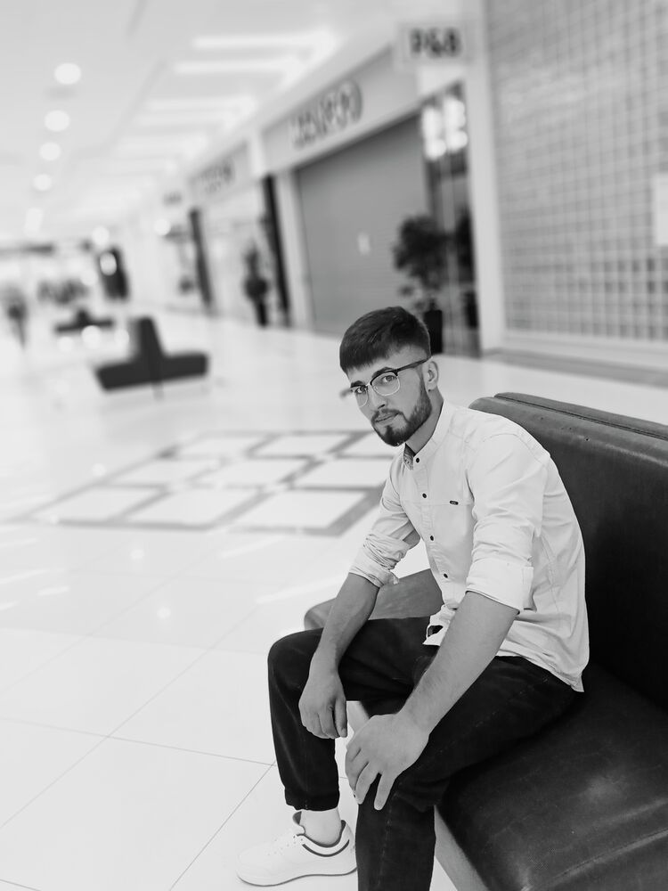  28226360  Alex, 24 ,    