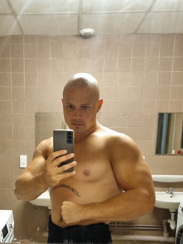  ,   Alex, 32 ,   ,   