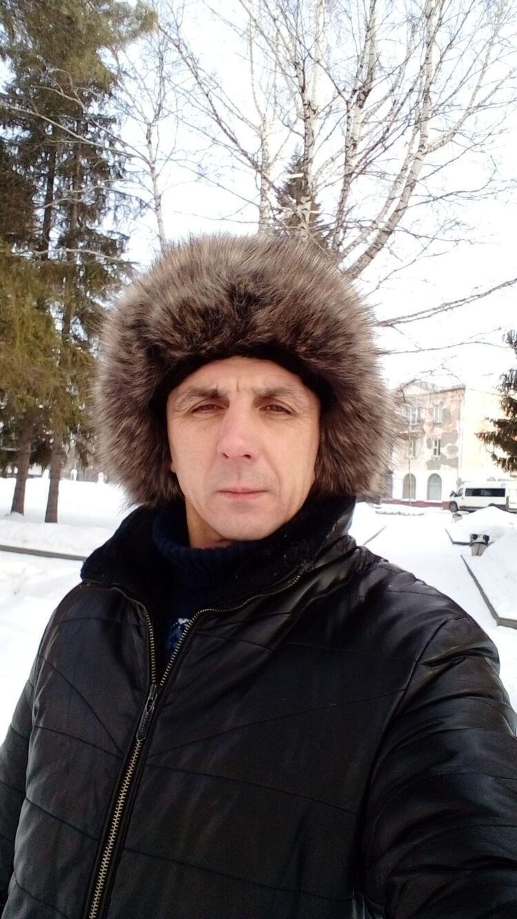  51061730  Anton, 44 ,    
