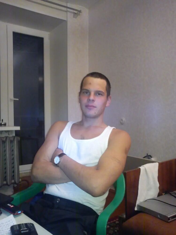  46583680  Denis, 32 ,    