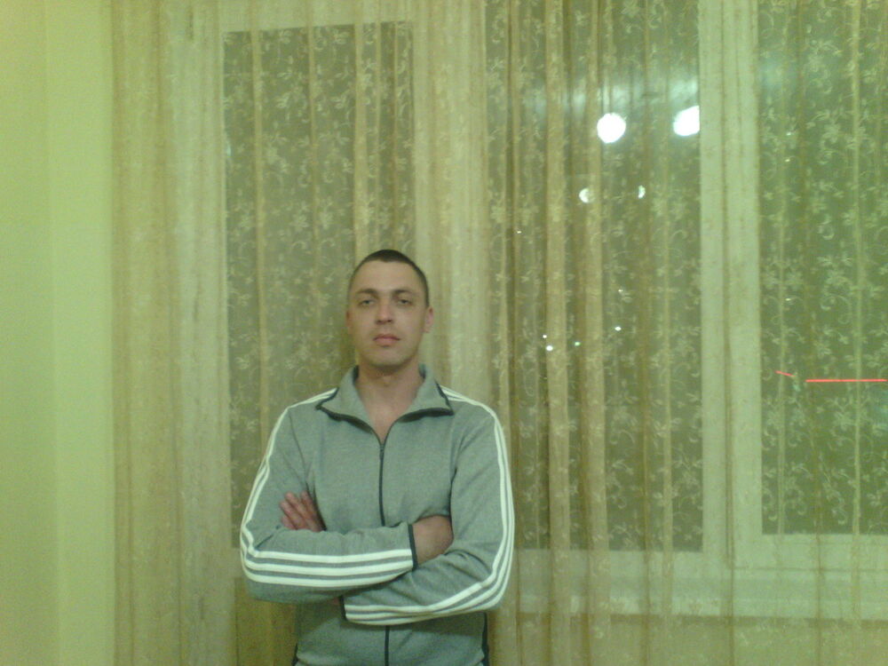  5916770  Sergei, 44 ,    