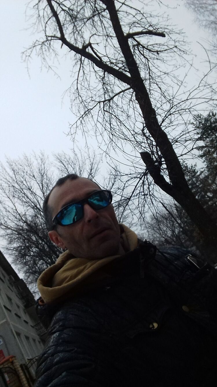  41585490  Dmitrii, 46 ,     