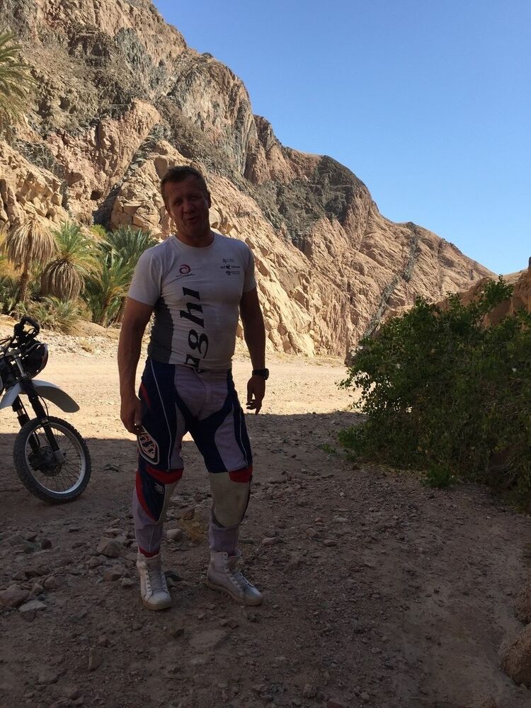  ,   Yuriy, 49 ,   ,   , c 