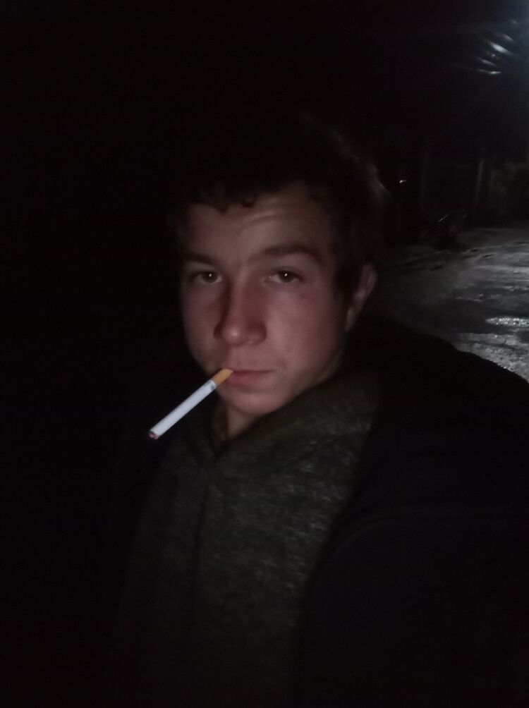  ,   Viktor, 22 ,   ,   