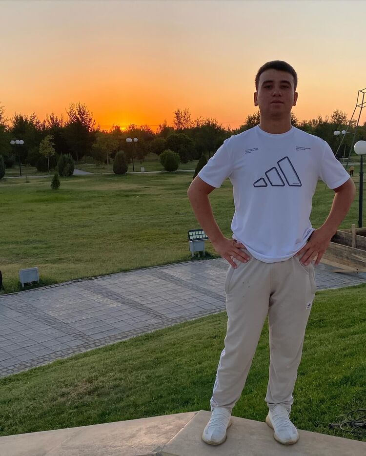  38220470  HojiAkbar, 20 ,    