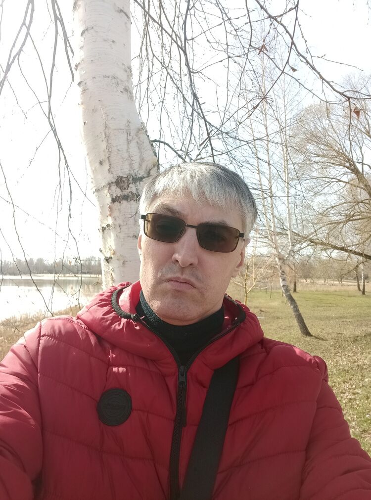  33900520  Anton, 42 ,     
