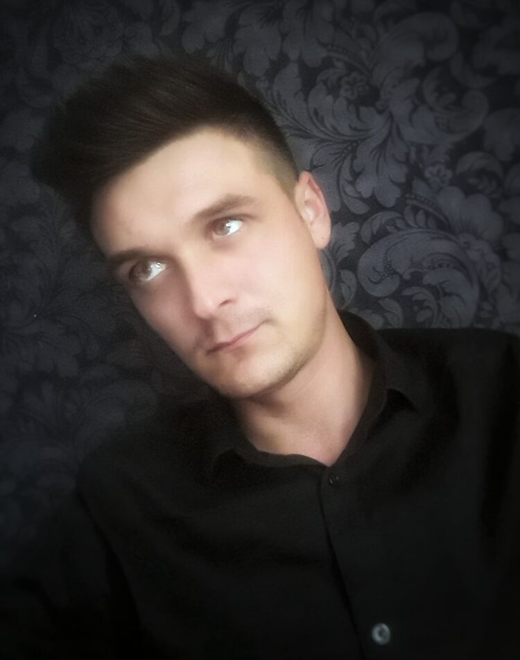 18140280  Roman, 32 ,    