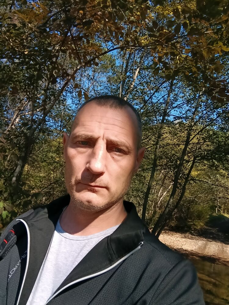  46911870  Alexander, 41 ,    