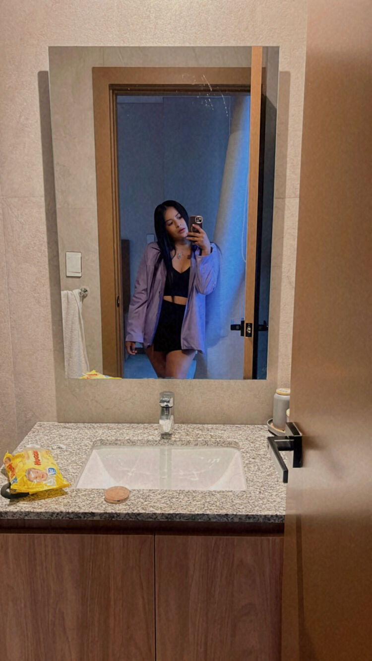  48556650  Danitza, 135 ,    ----