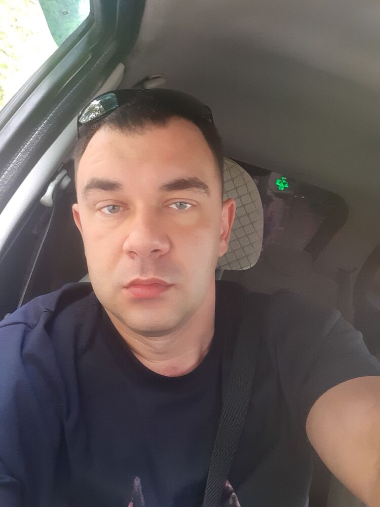  27550740  Grigory, 40 ,    