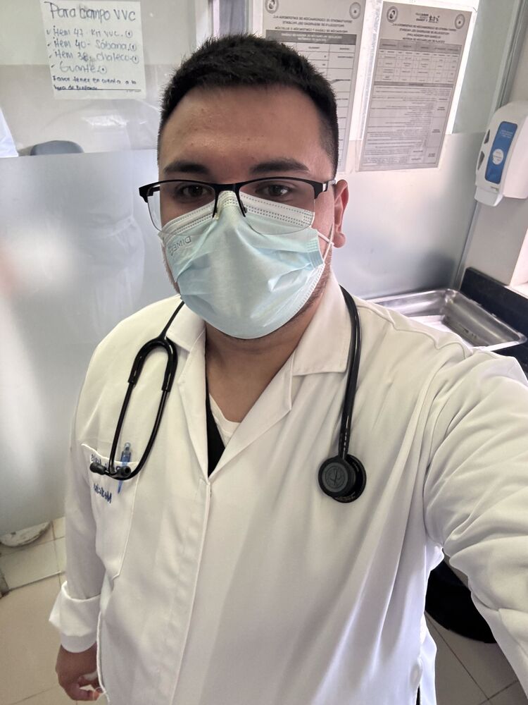 ���������� Fernando de la Mora, ���� ����� Pablo, 24 ����, ������������ ��� ������, ����� � ���������, c�������� ���������, ���������