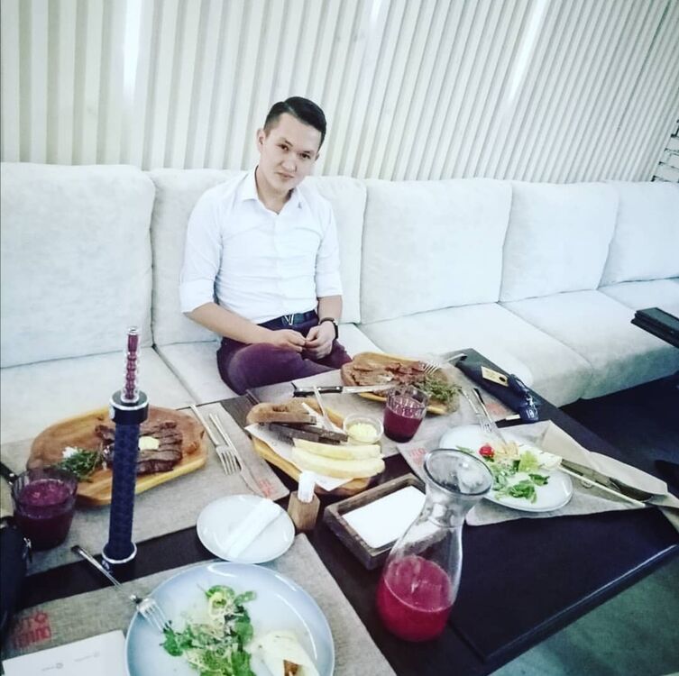  18544640  Aibek, 30 ,    