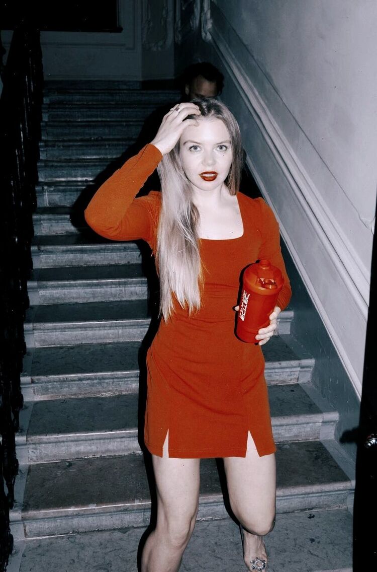  --,   Diana, 32 ,   ,   