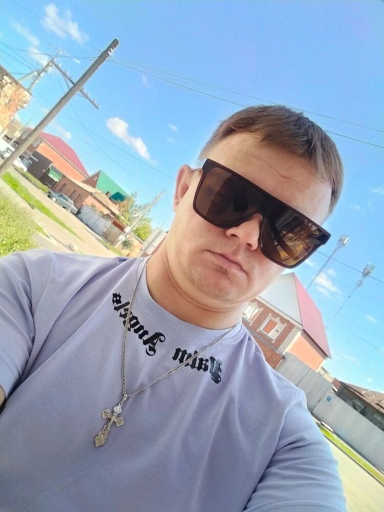  52855120  Evgenii, 35 ,    