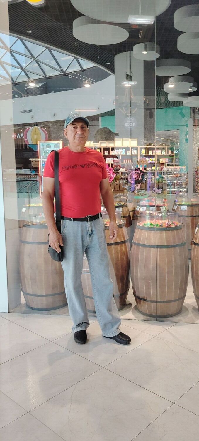  53071290  Robert, 57 ,    --