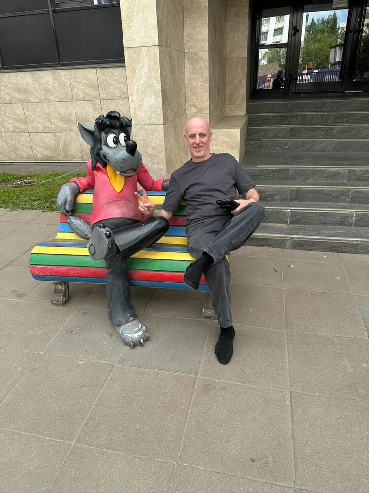  52623990  Garnik, 48 ,    