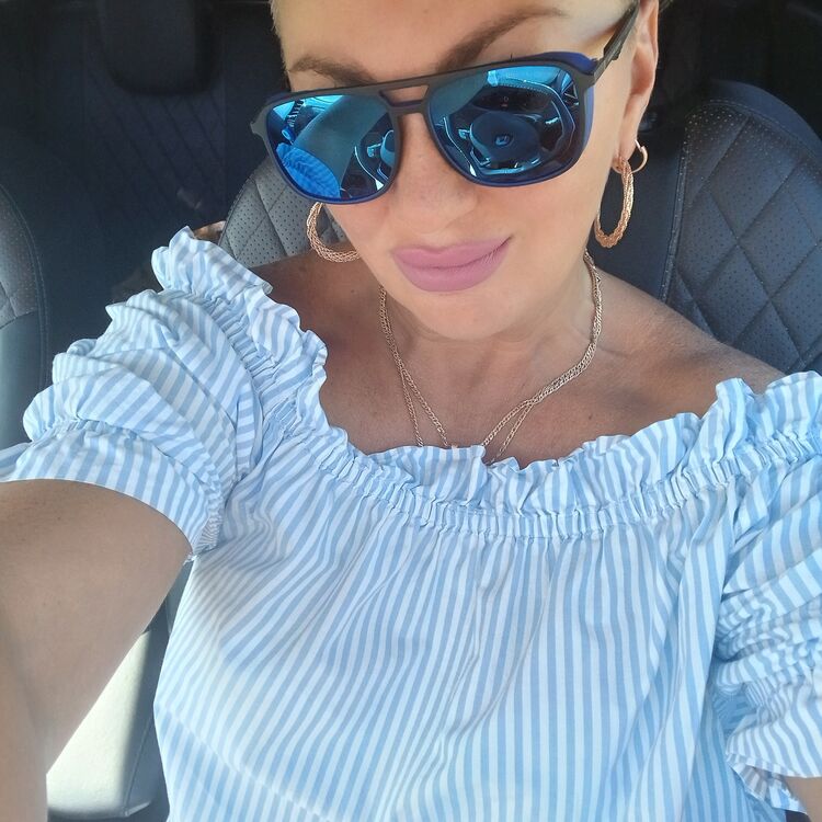  53365640  Elena, 46 ,    