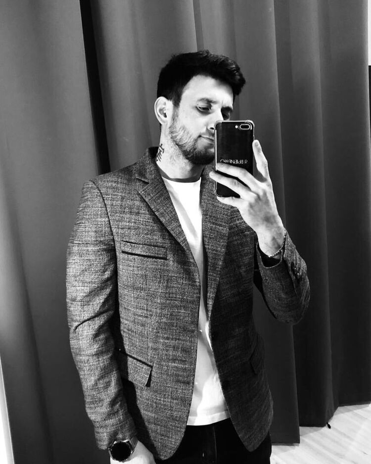  53741880   , 26 ,    --