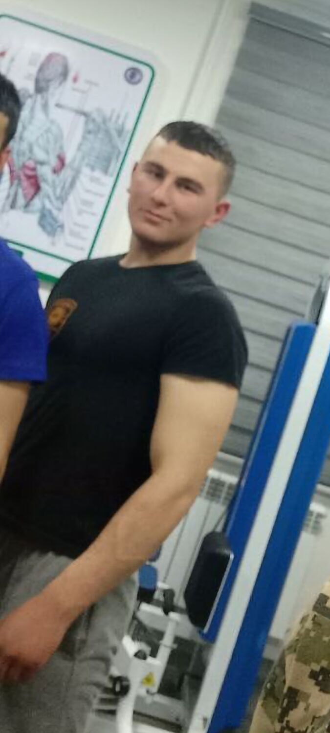 48451790  Zubayr, 32 ,    