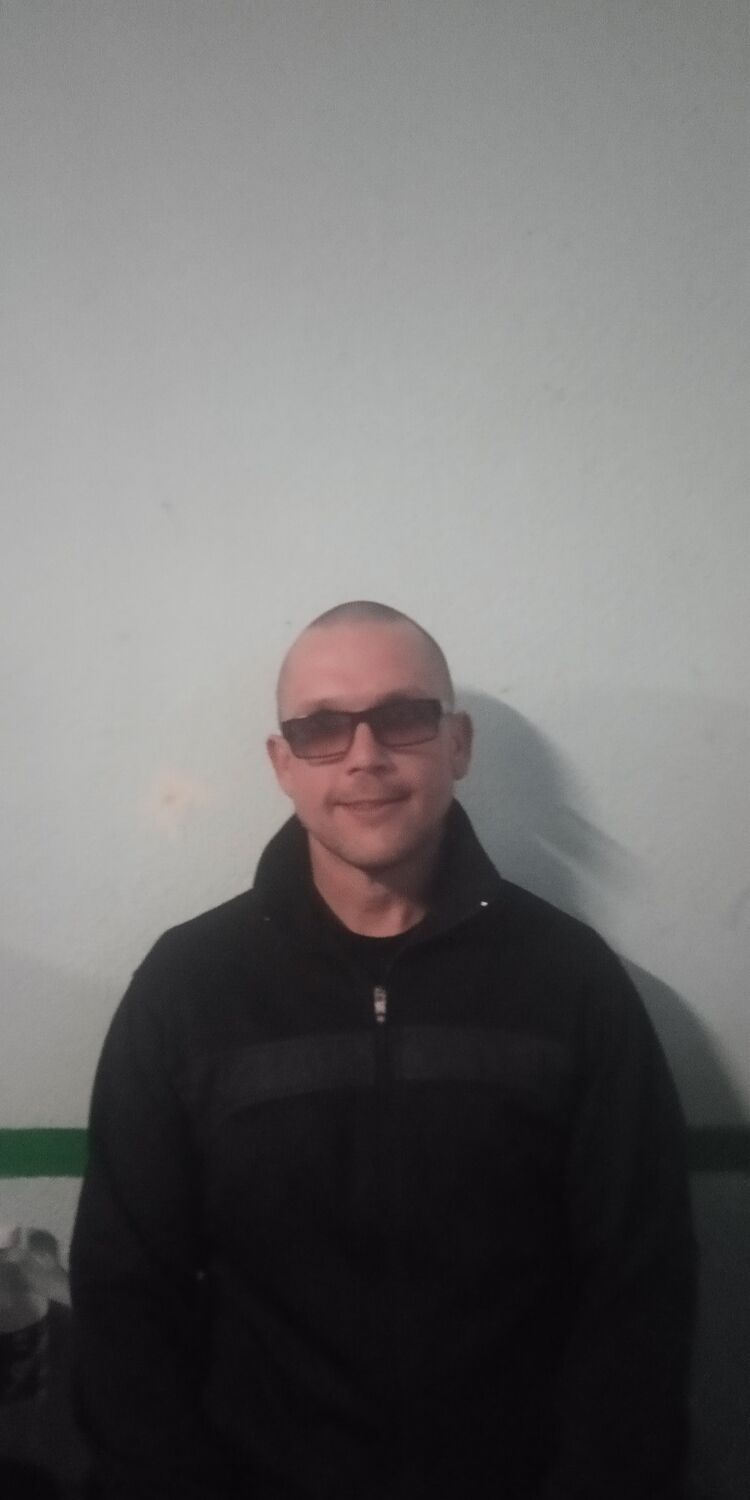  33387430  Denis, 41 ,    