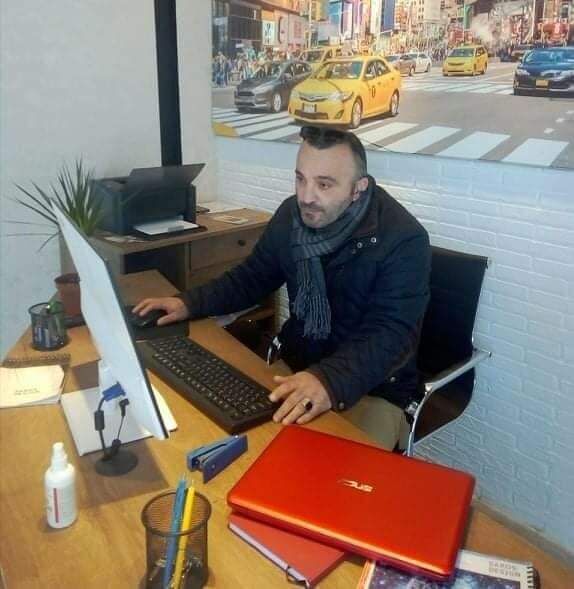 45695850  Badri, 47 ,    