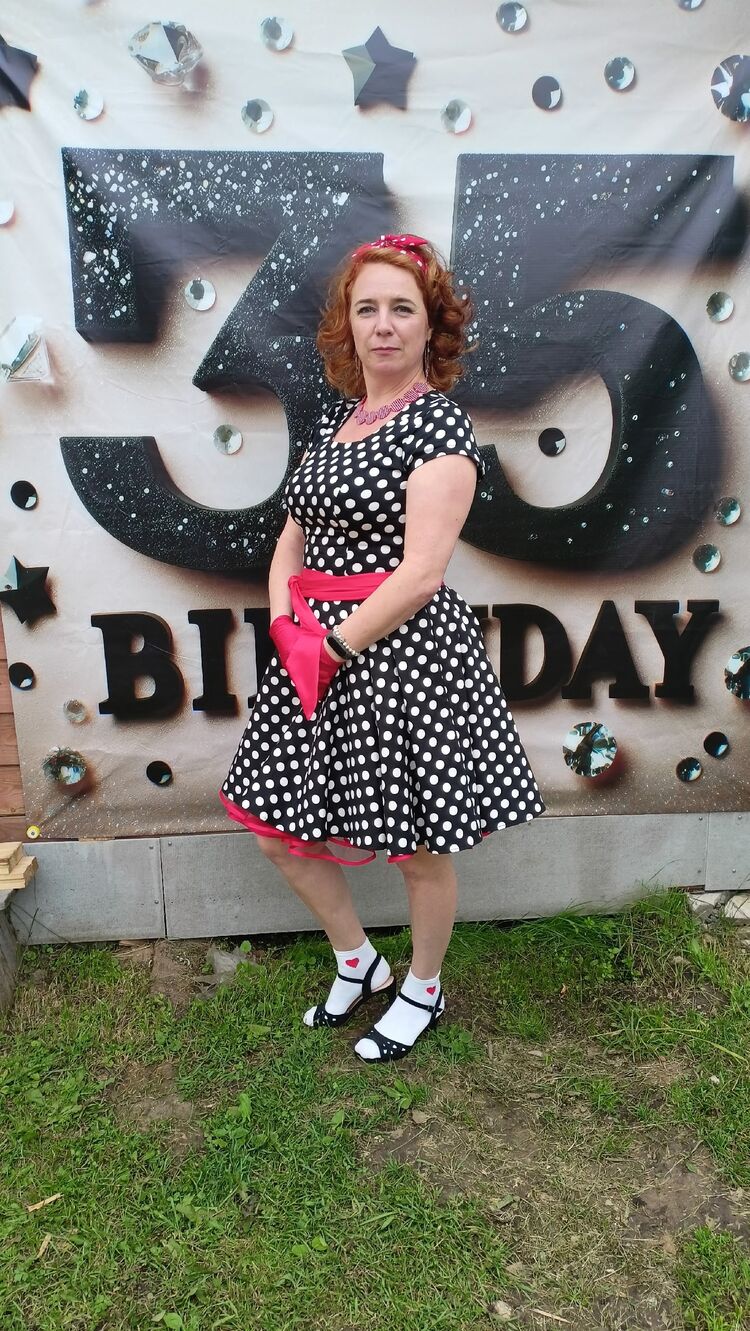  54435050  Lana, 46 ,    