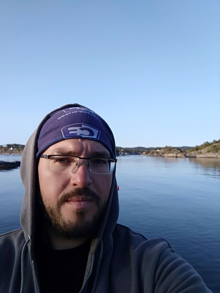  ,   Viktor, 40 ,   ,   