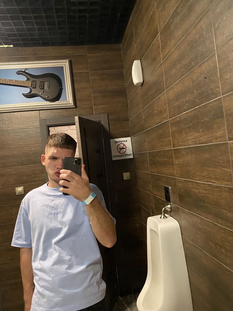  39862780  Artem, 23 ,    