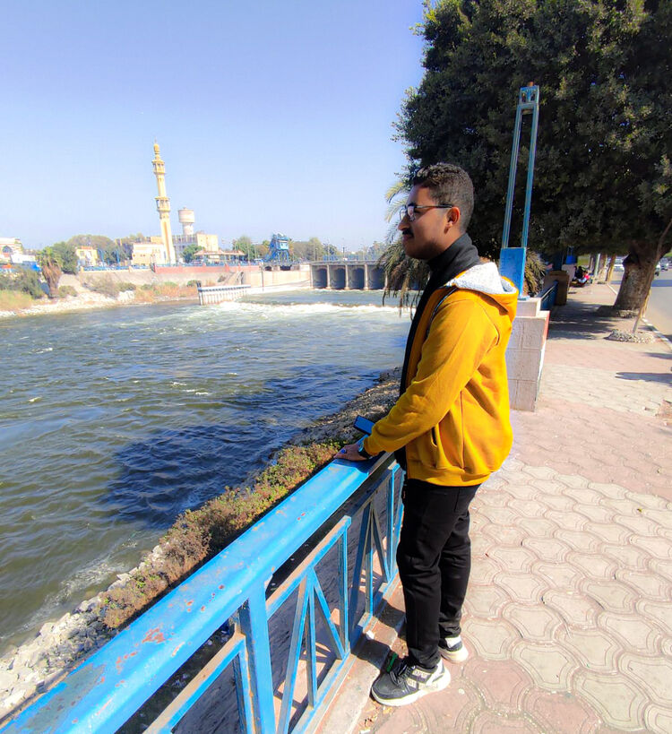  38513860  Mahmoud, 21 ,    