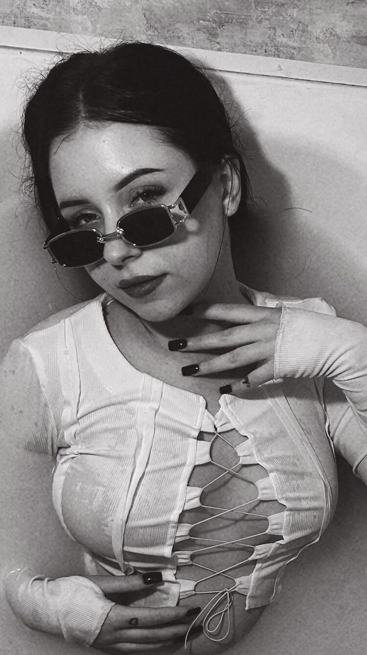  ,   Alena, 21 ,   ,   