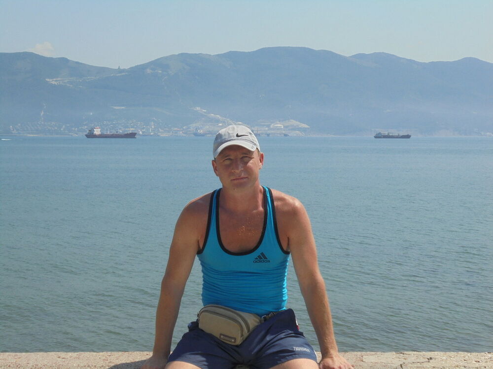  9364190  Andrei, 47 ,     