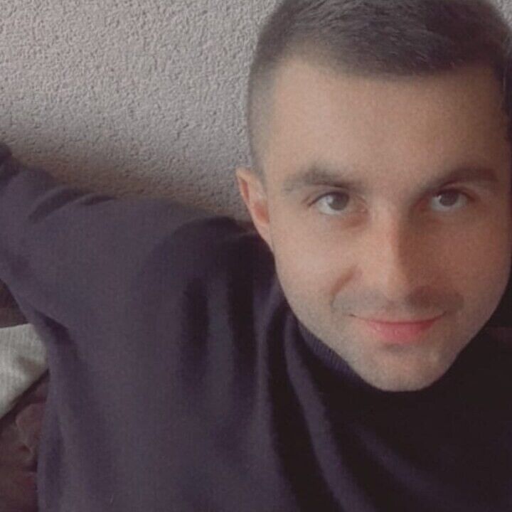  22533640  Roman, 31 ,    