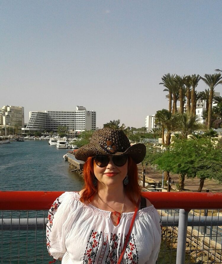  ,   EvaLahouari, 60 ,   ,   , c 