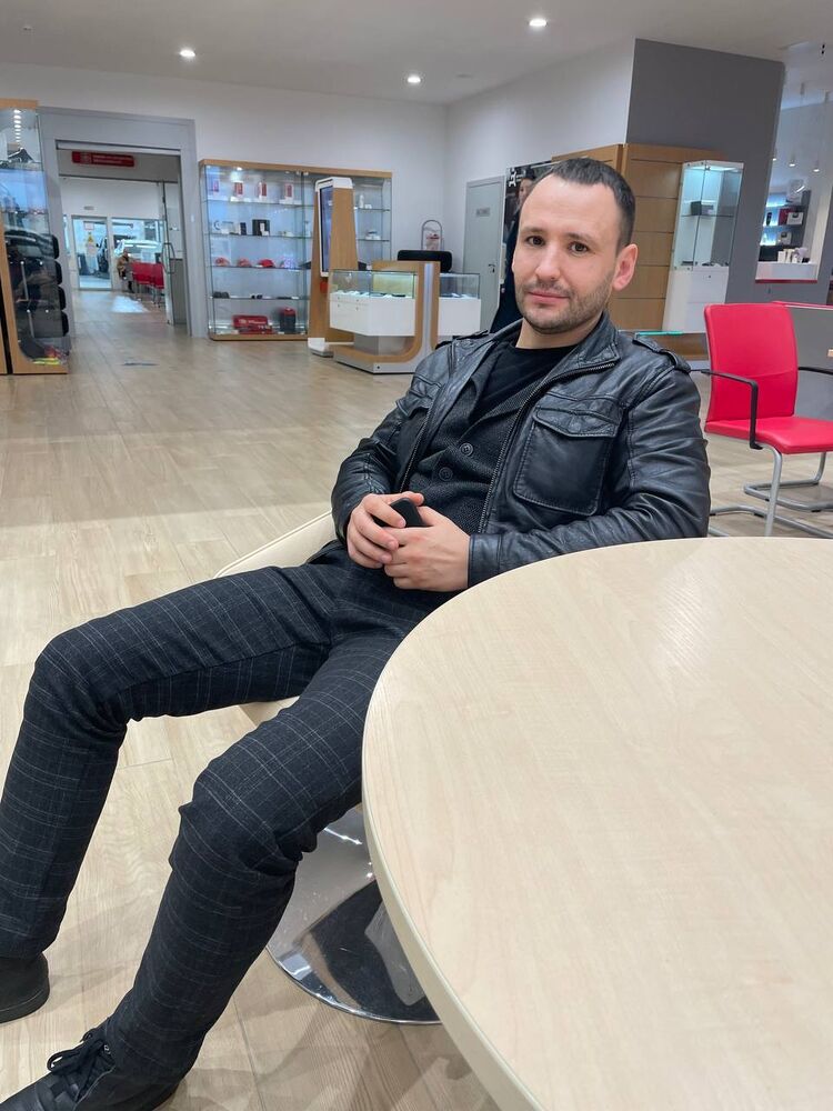  31978320  , 37 ,    -