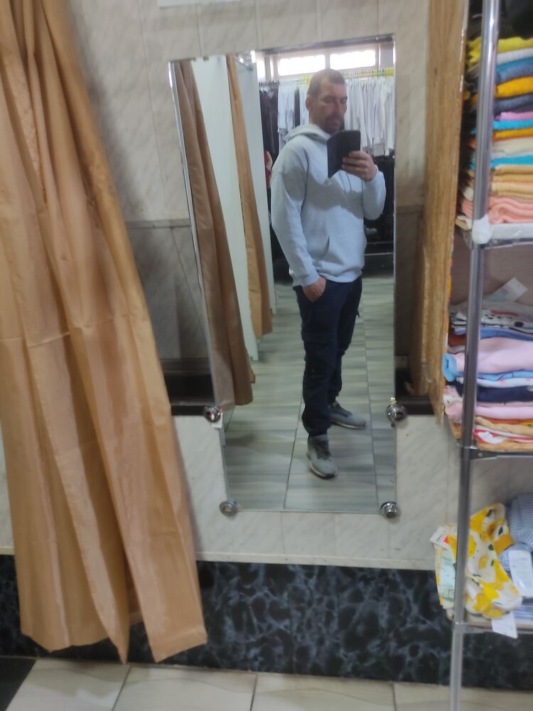  ,   Eduard, 46 ,   ,   