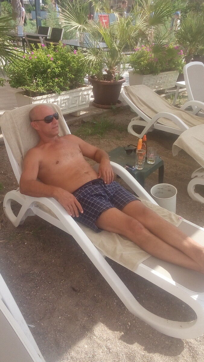  18729720  Konstantin, 51 ,    