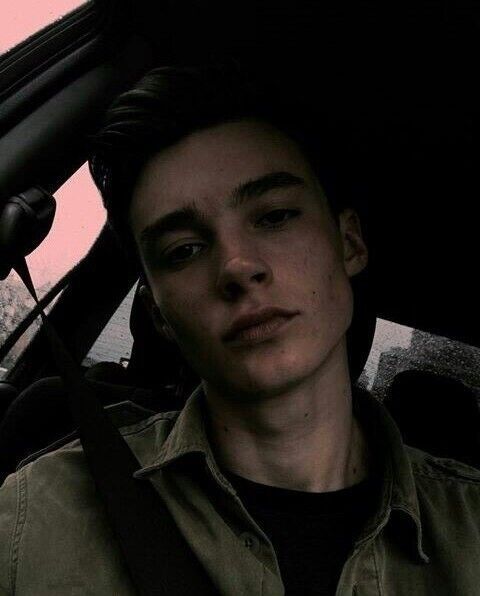  ,   Leon, 26 ,   