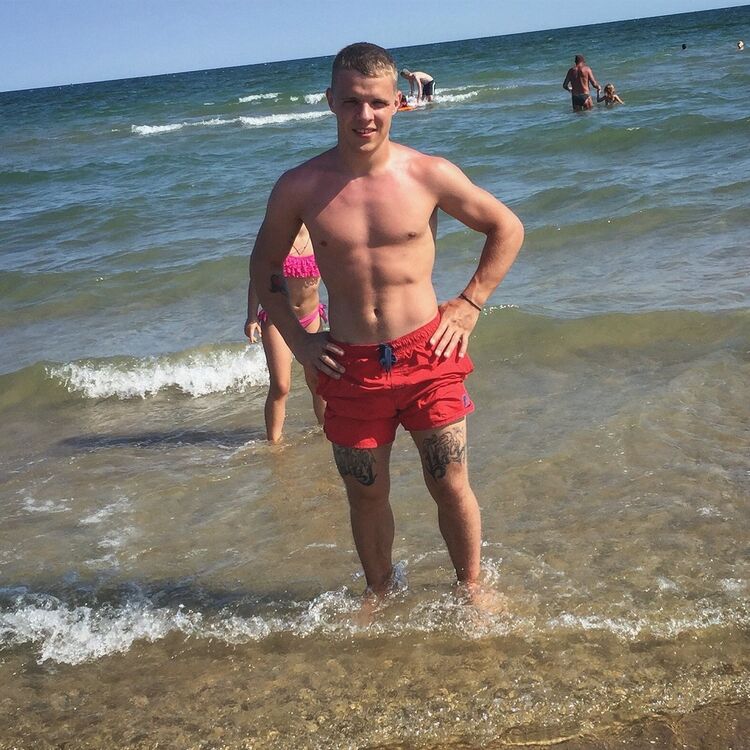  ,   Artur, 27 ,   ,   , c 