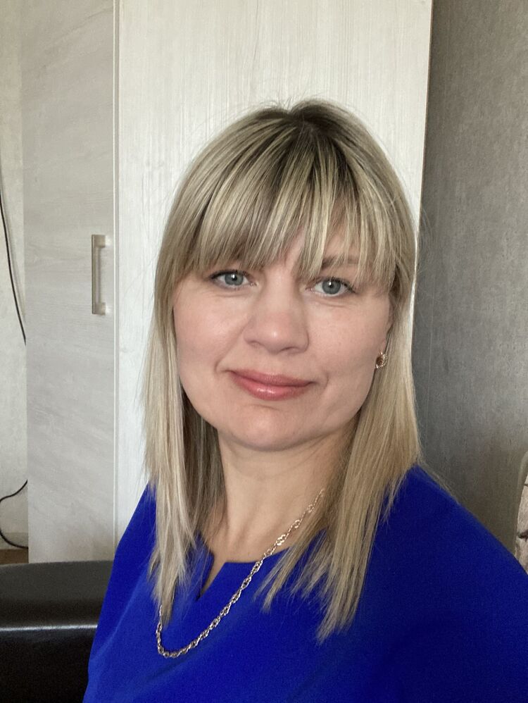  54231780  Anna, 47 ,    