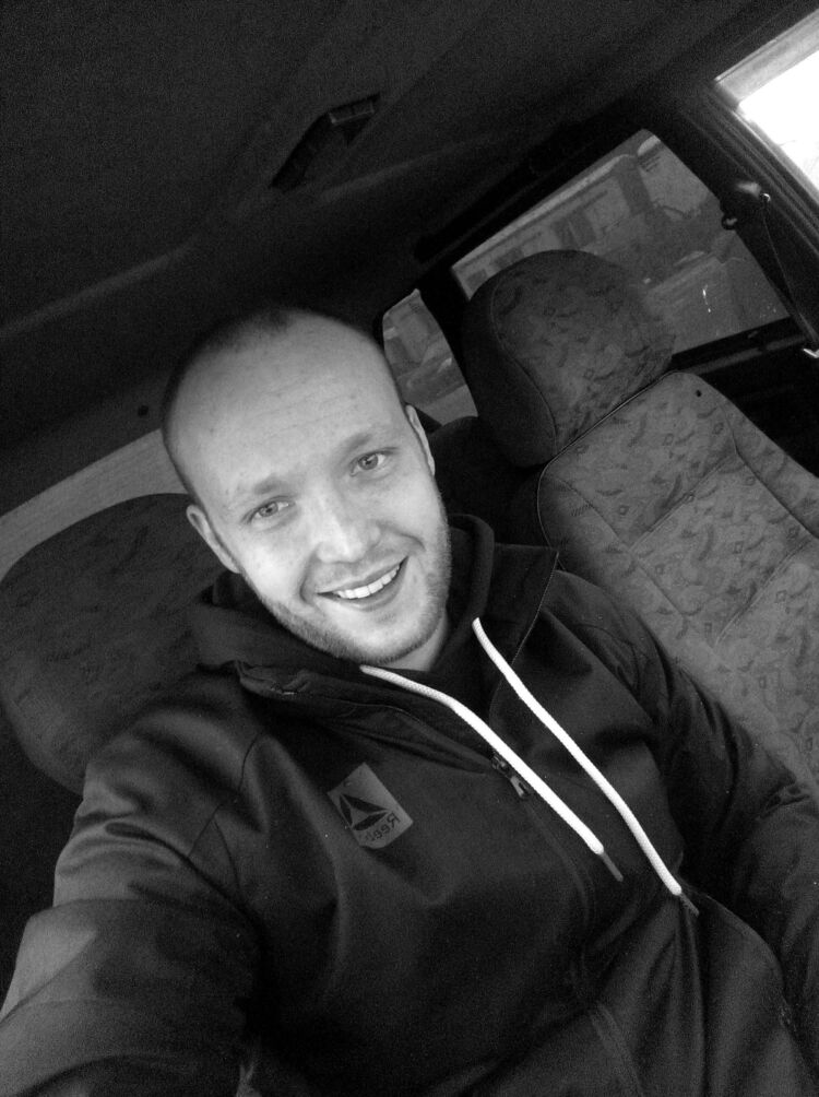  53321370  Valentin, 30 ,     