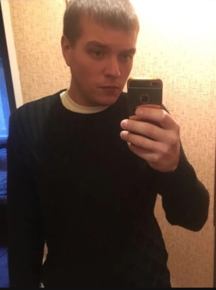  53818570  Constantin, 32 ,    